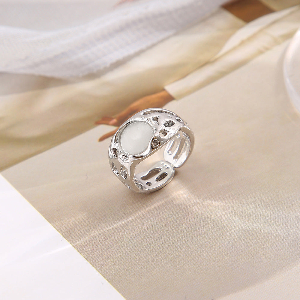 Sleek Hollow Zircon Ring