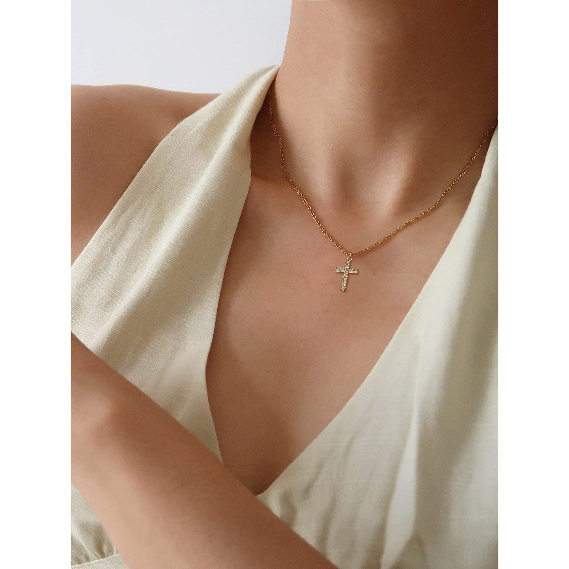 Elegant Cross Zircon Pendant Necklace