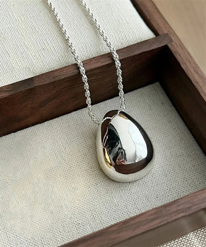 Elegant Teardrop Necklace