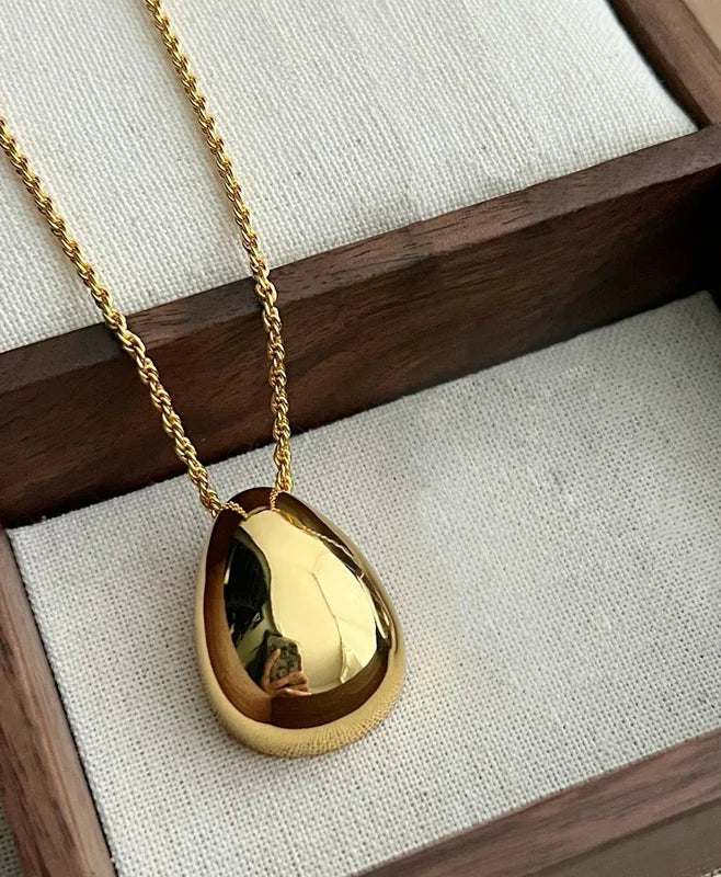 Elegant Teardrop Necklace