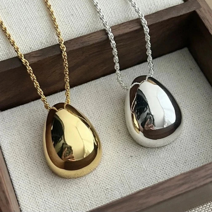 Elegant Teardrop Necklace