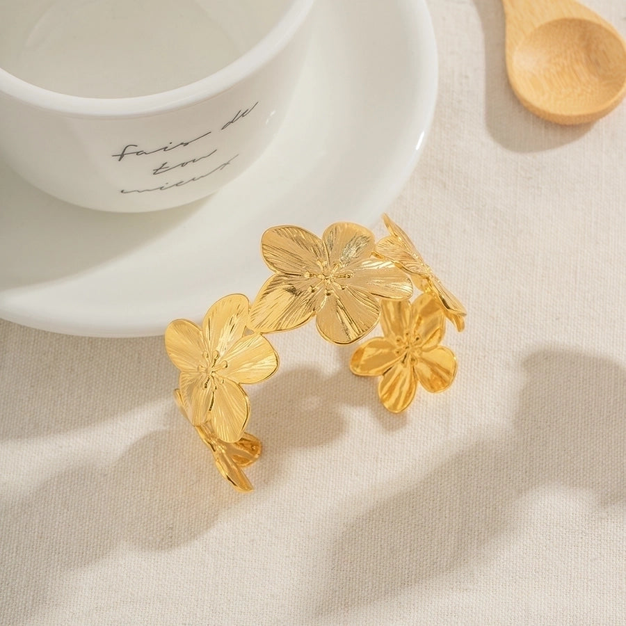 Simple Style Flower Bangle