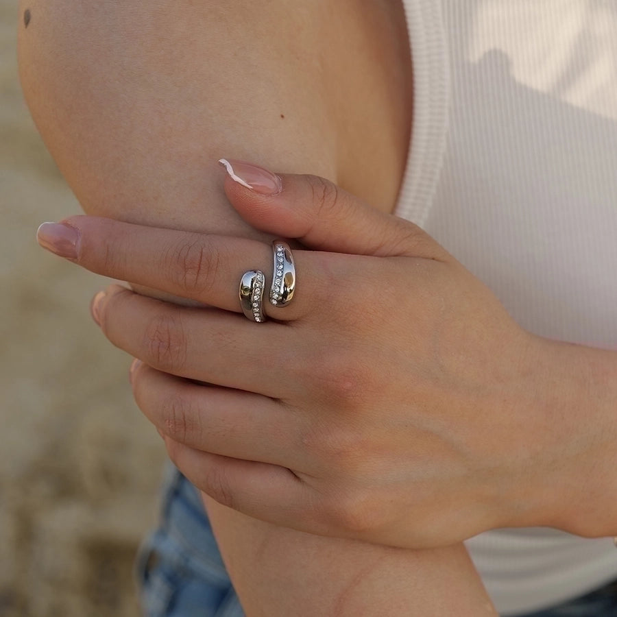 Classical Water Droplets Ring