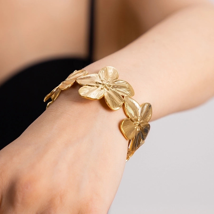 Simple Style Flower Bangle