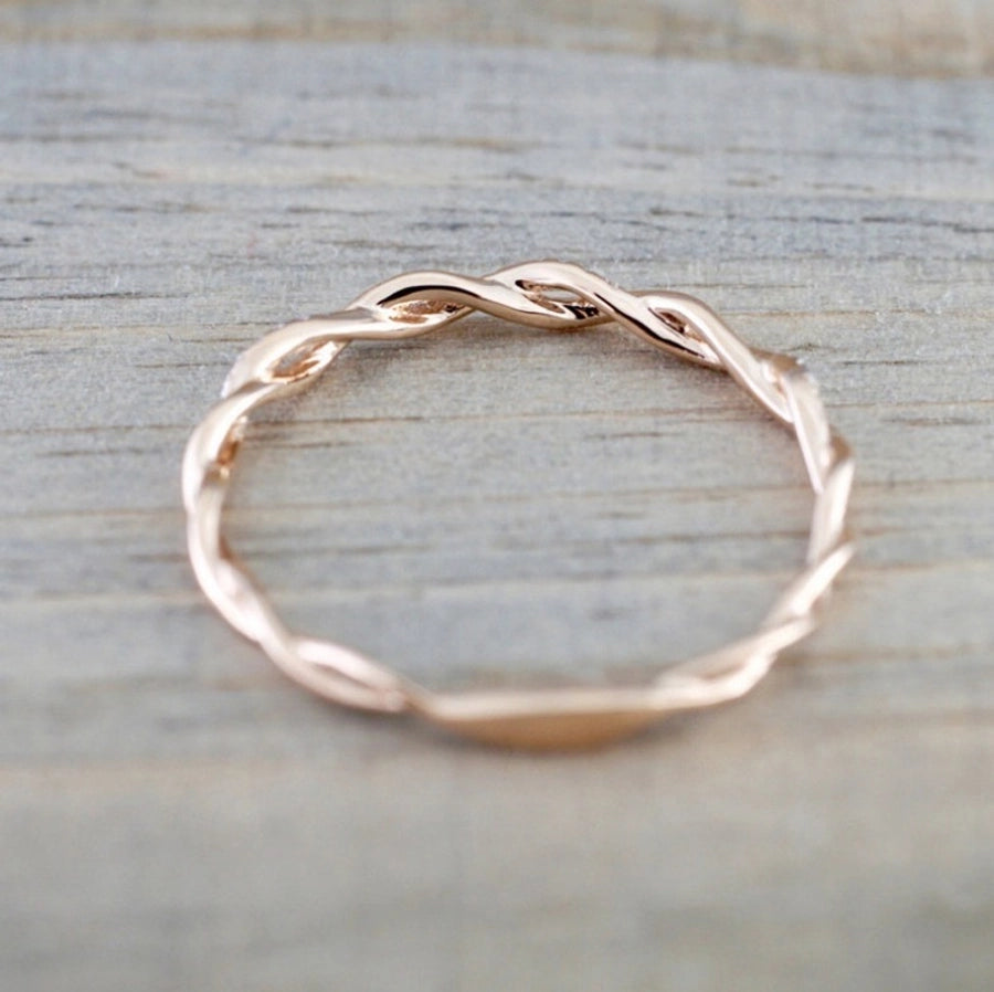 Glamorous Twist Ring