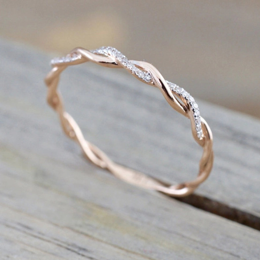 Glamorous Twist Ring